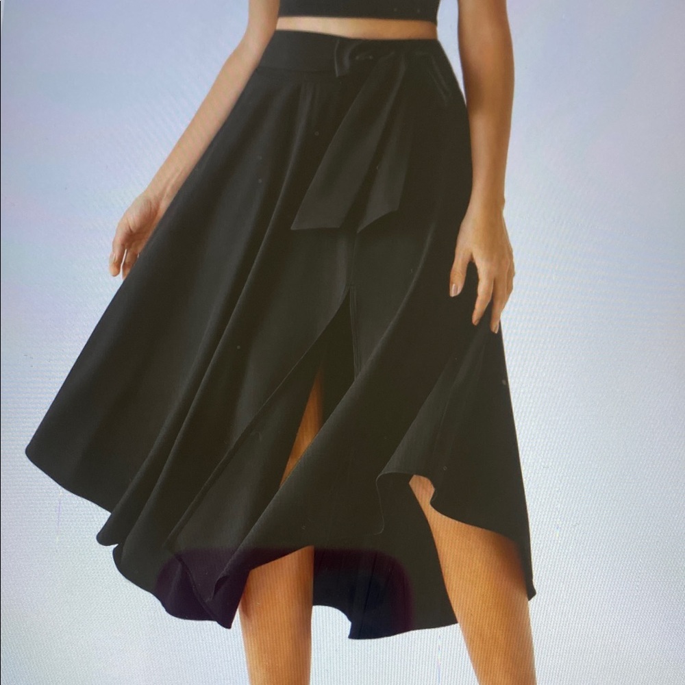 HALARA Black High-Low Flowy Skirt